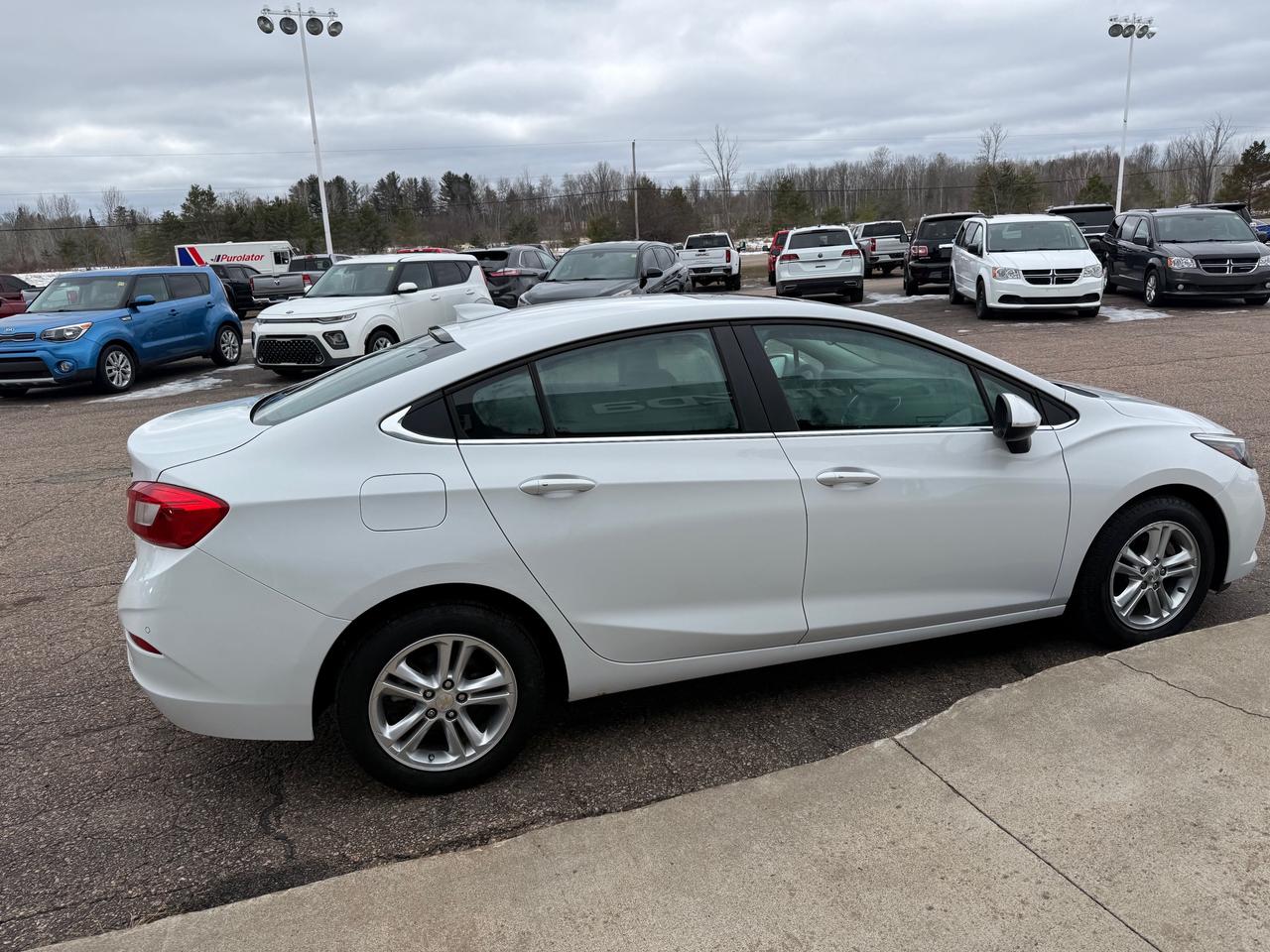 2016 Chevrolet Cruze LT Auto 4dr Sedan Photo