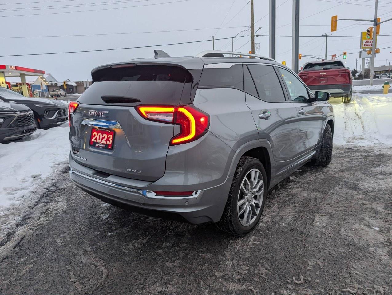 2023 GMC Terrain AWD Denali Photo2