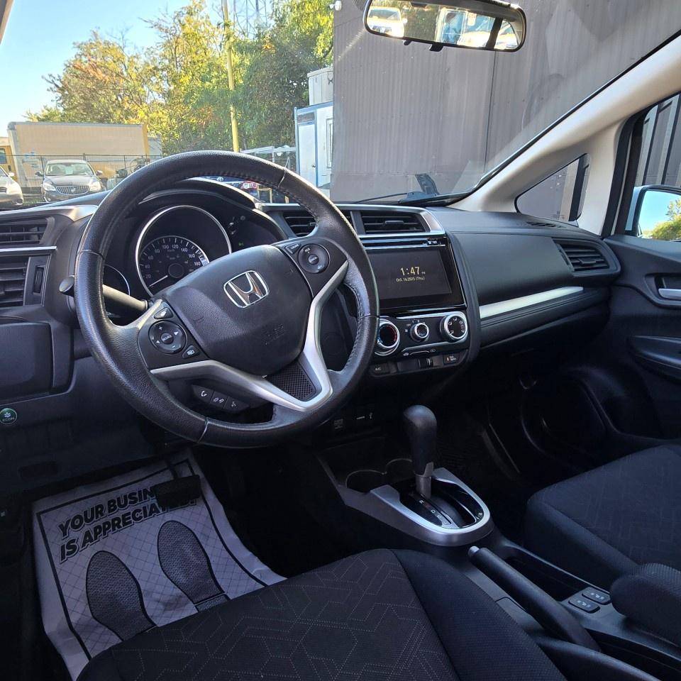 2017 Honda Fit SE CVT Photo