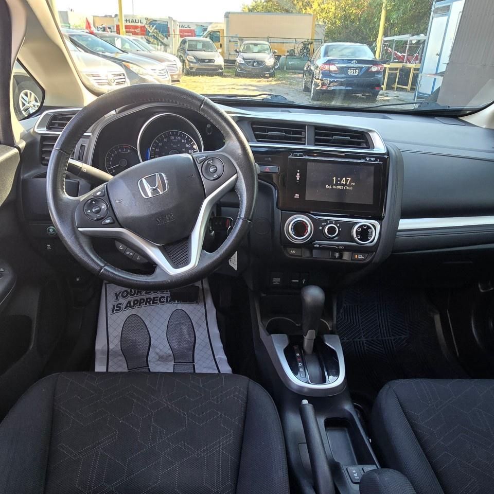 2017 Honda Fit SE CVT Photo