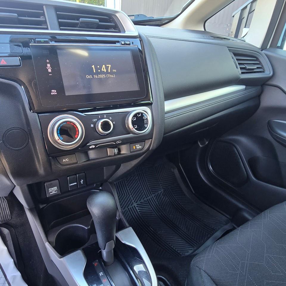 2017 Honda Fit SE CVT Photo