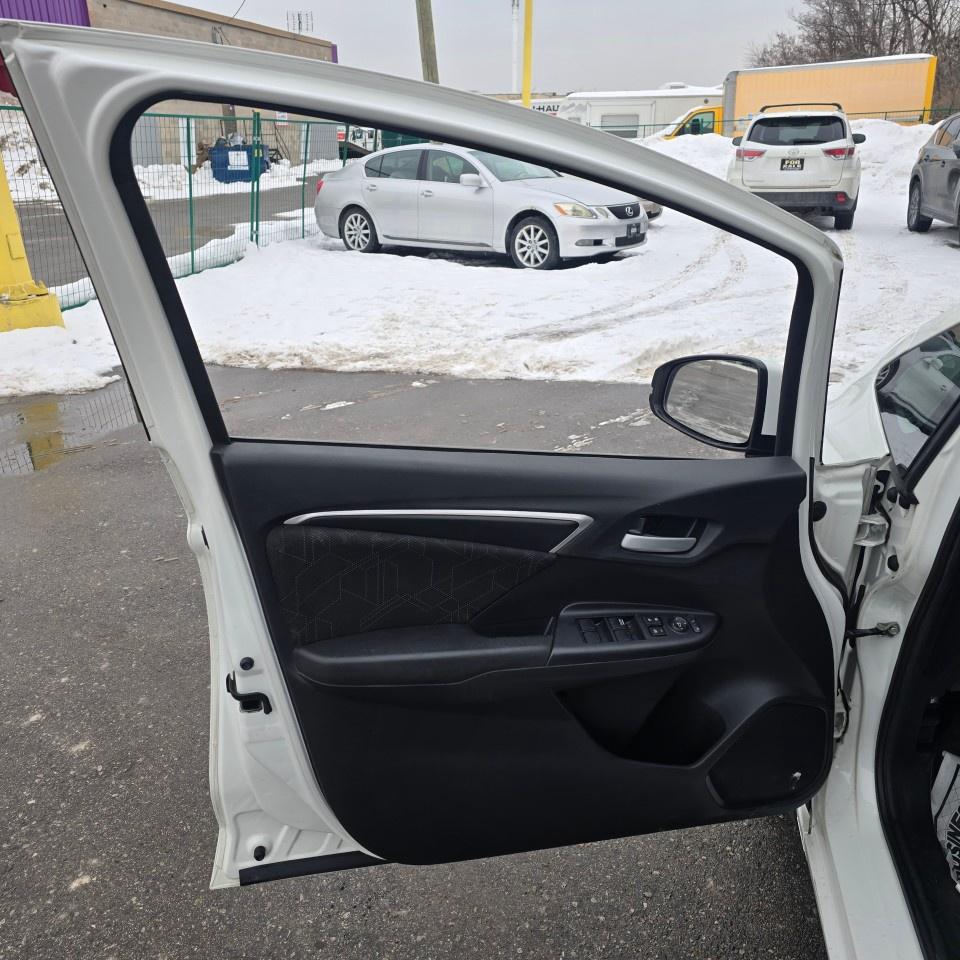 2017 Honda Fit SE CVT Photo