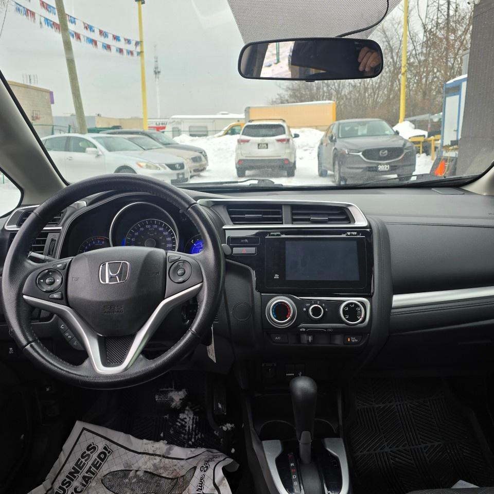 2017 Honda Fit SE CVT Photo