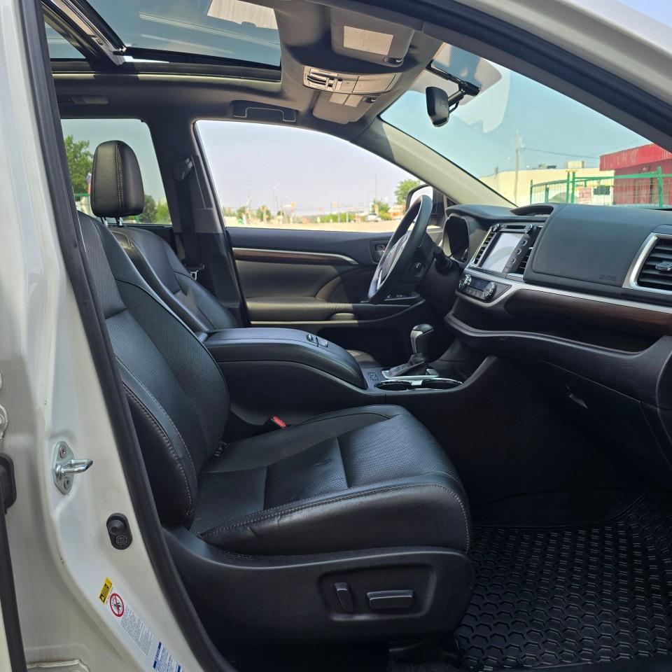 2016 Toyota Highlander AWD 4DR LIMITED Photo