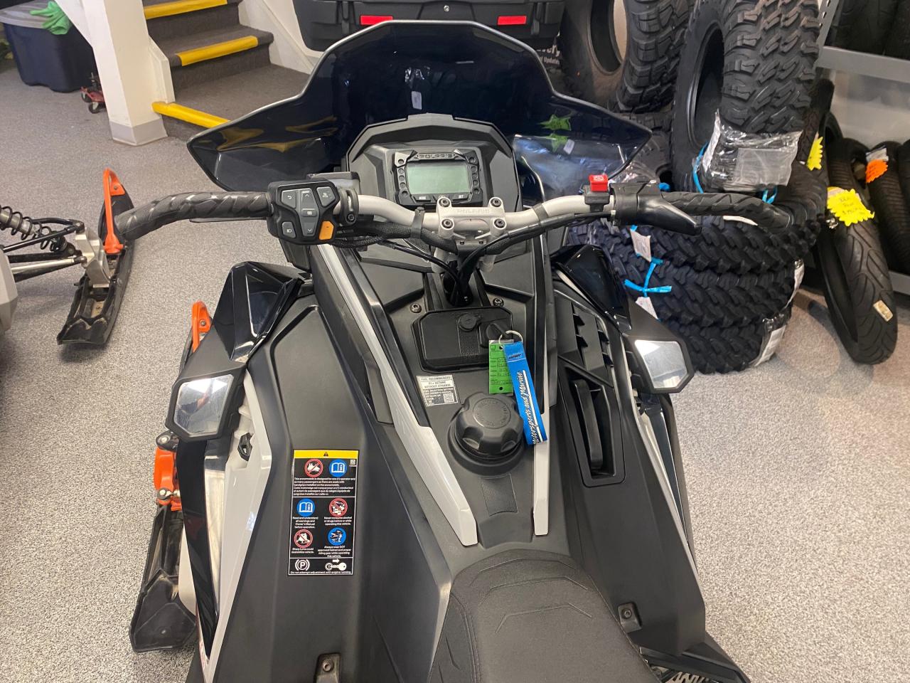 2023 Polaris 850 Indy XC 129  Photo4