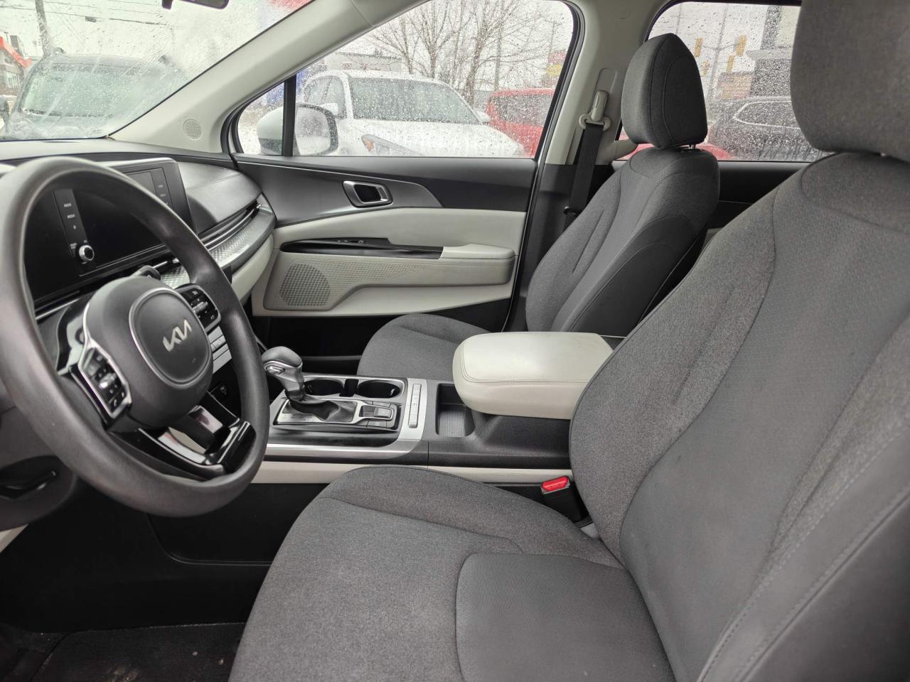 2022 Kia Carnival LX+ Passenger Van Photo