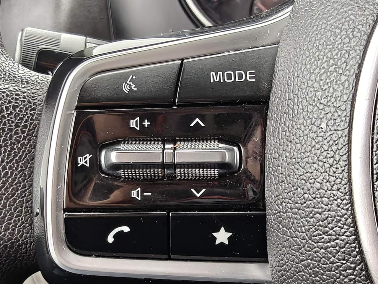 2022 Kia Carnival LX+ Passenger Van Photo