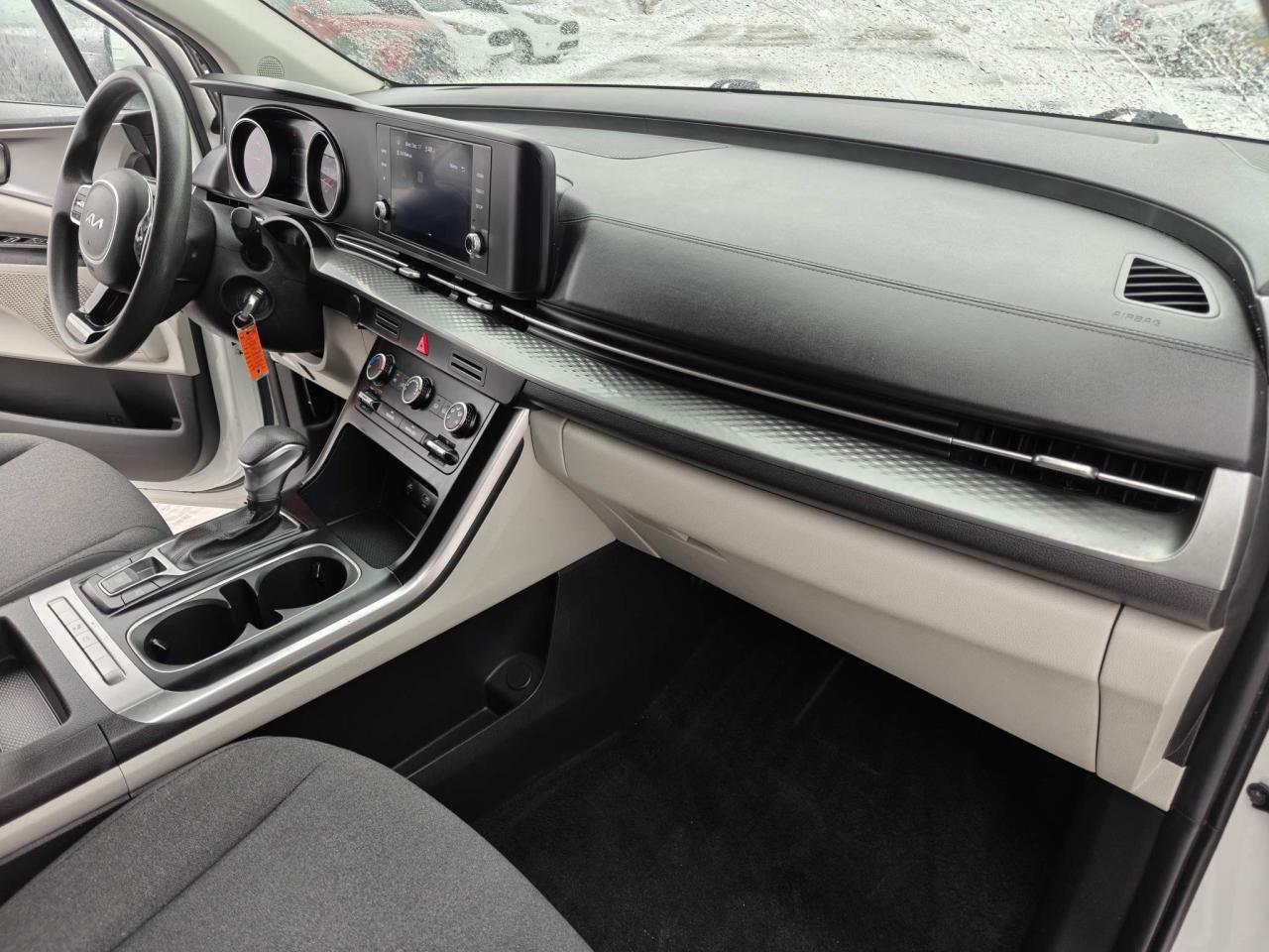 2022 Kia Carnival LX+ Passenger Van Photo