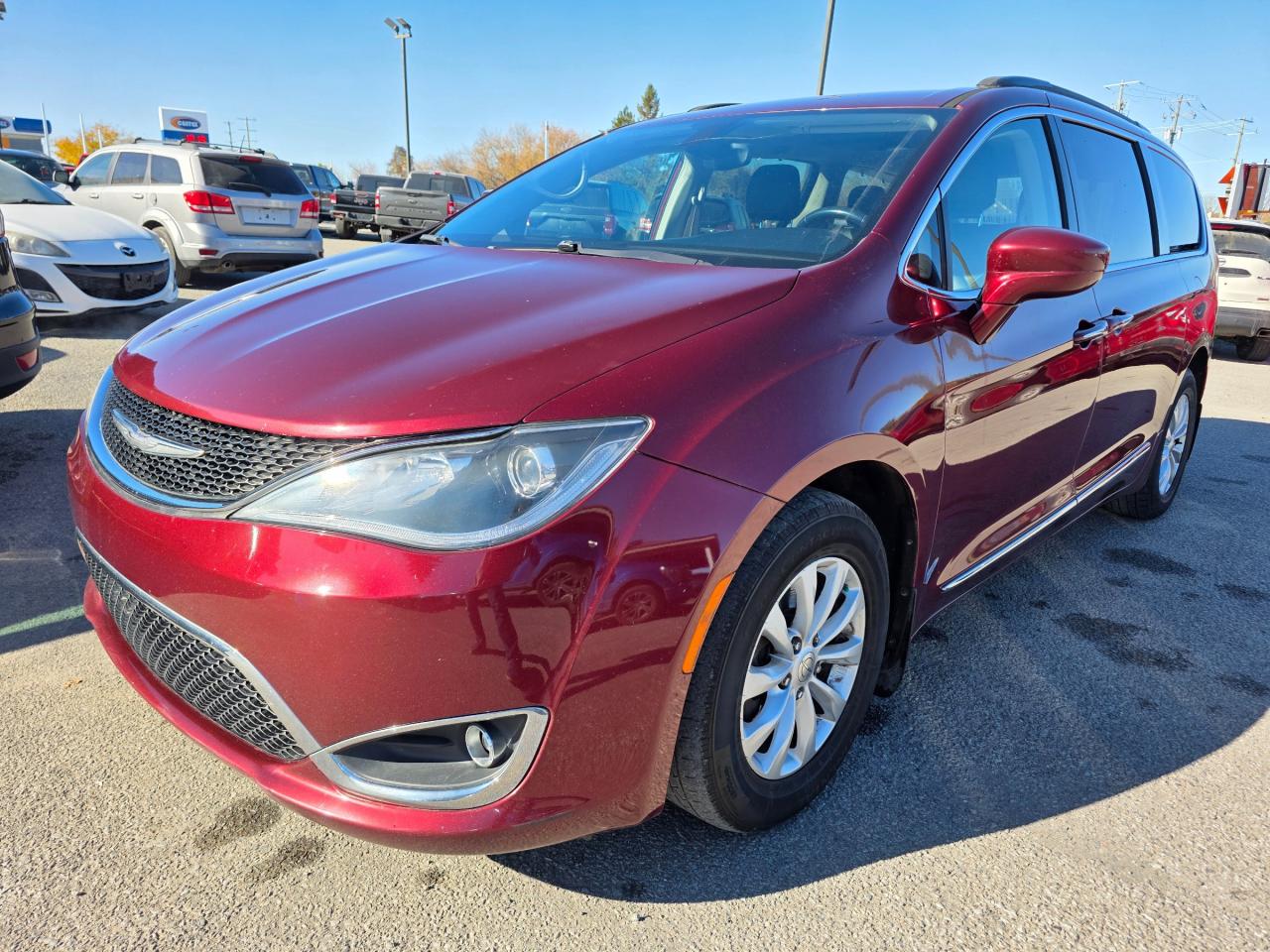 2017 Chrysler Pacifica Touring-L Passenger Van Photo2
