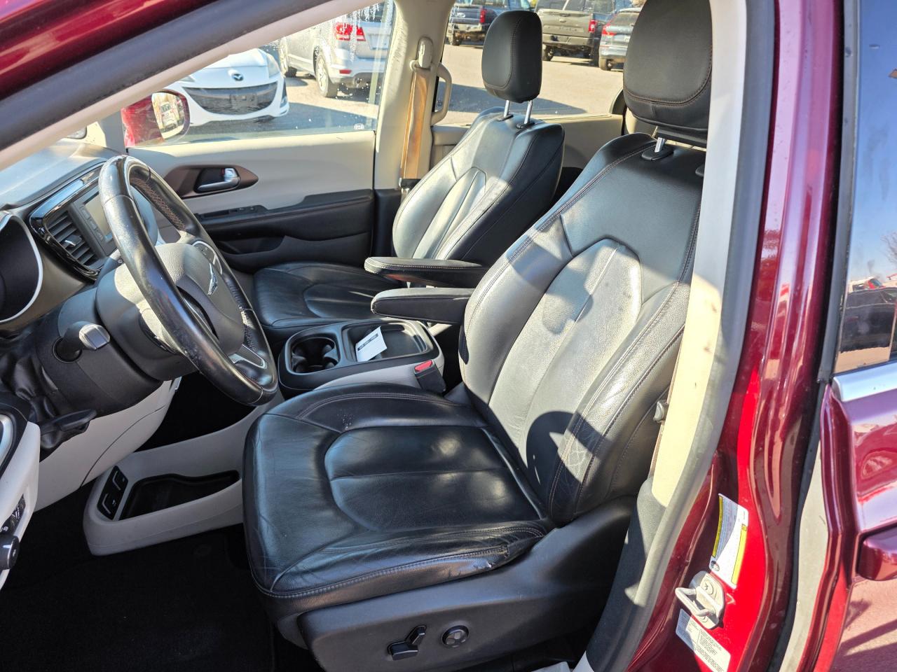 2017 Chrysler Pacifica Touring-L Passenger Van Photo