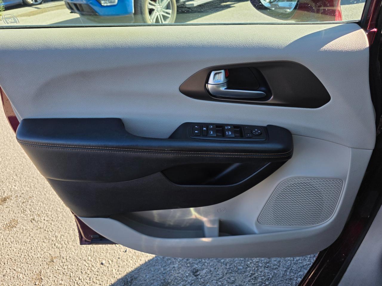 2017 Chrysler Pacifica Touring-L Passenger Van Photo