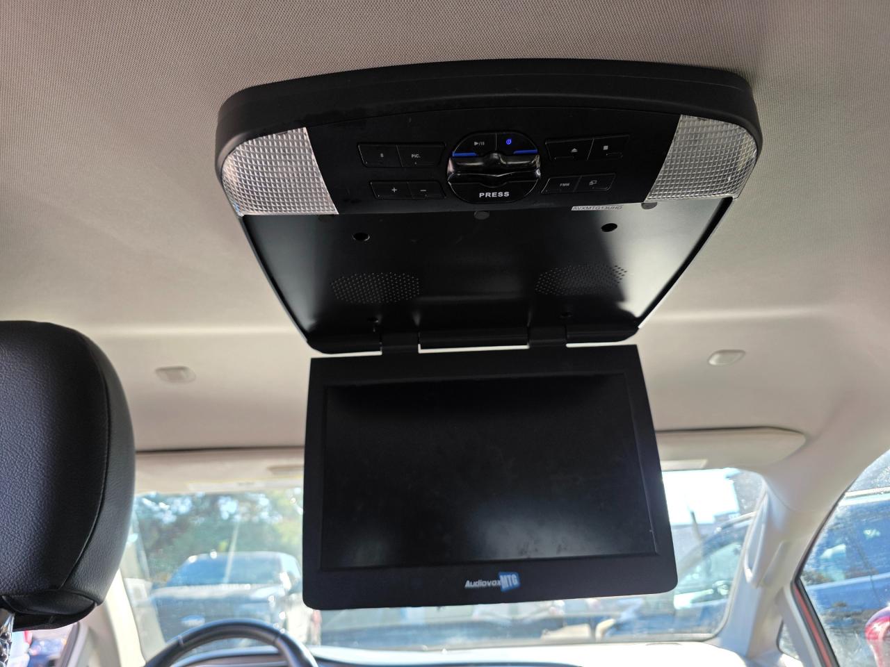 2017 Chrysler Pacifica Touring-L Passenger Van Photo