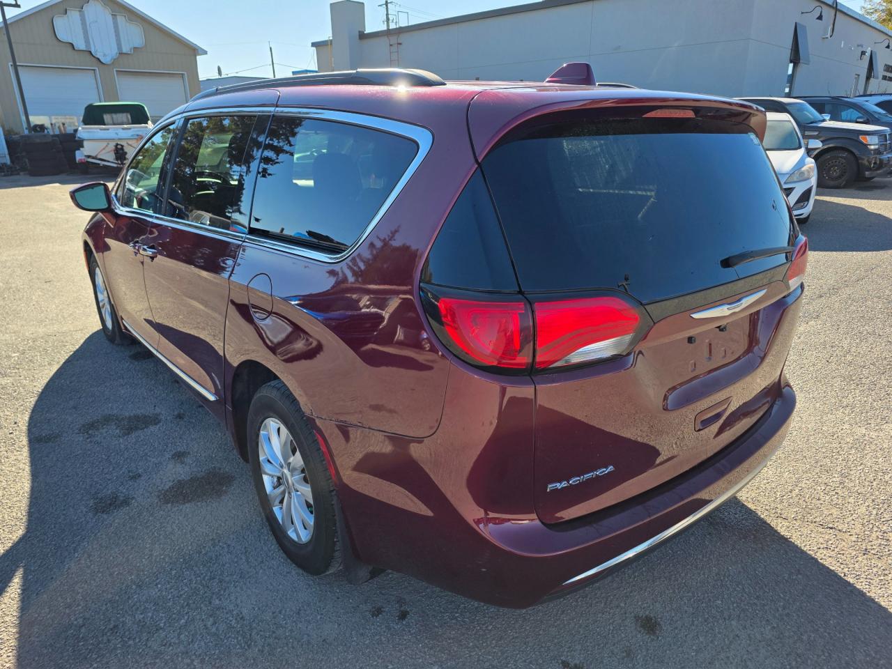 2017 Chrysler Pacifica Touring-L Passenger Van Photo