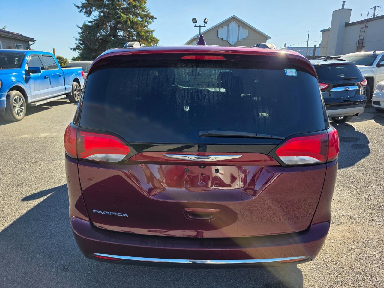 2017 Chrysler Pacifica Touring-L Passenger Van Photo