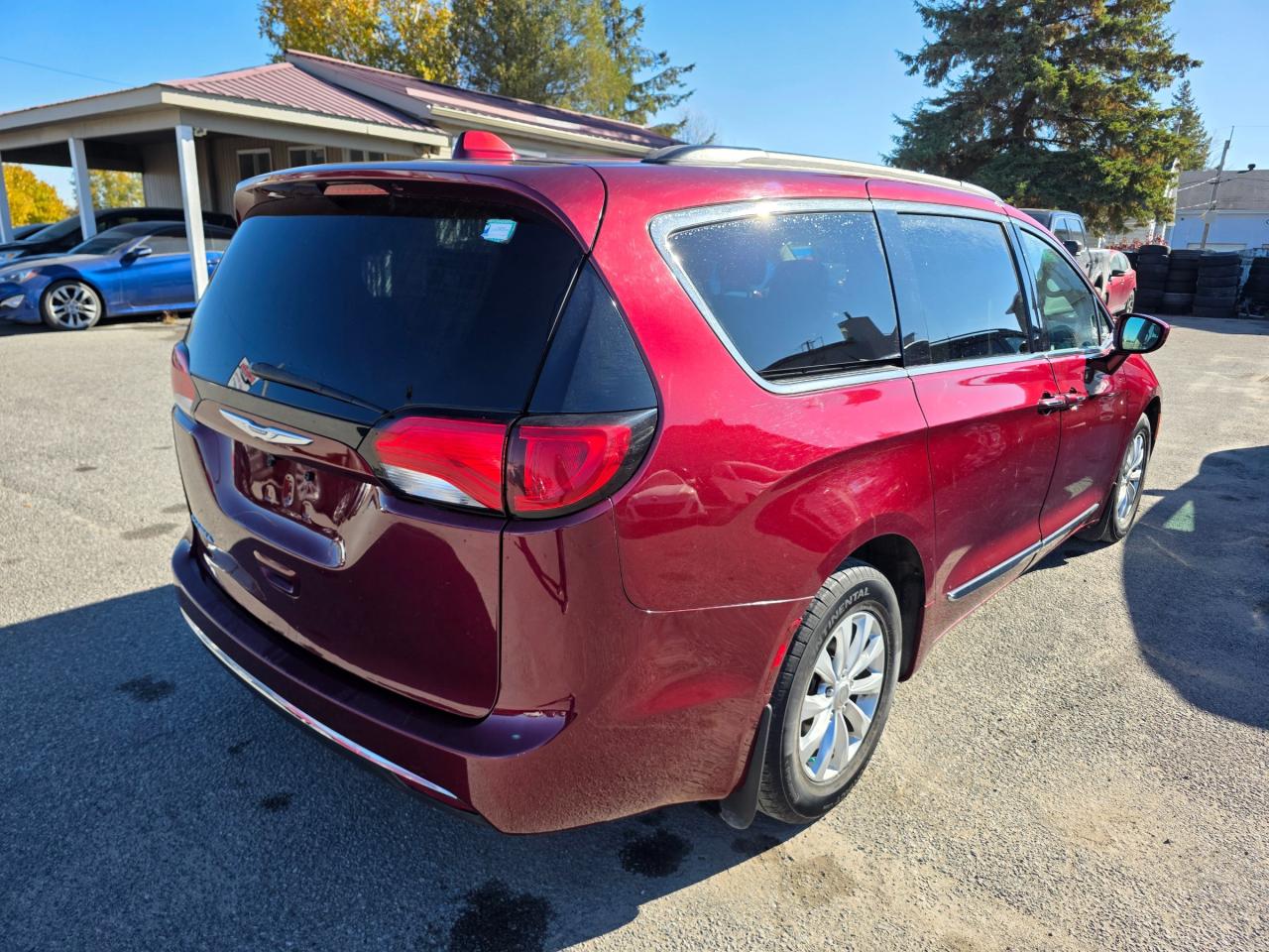 2017 Chrysler Pacifica Touring-L Passenger Van Photo