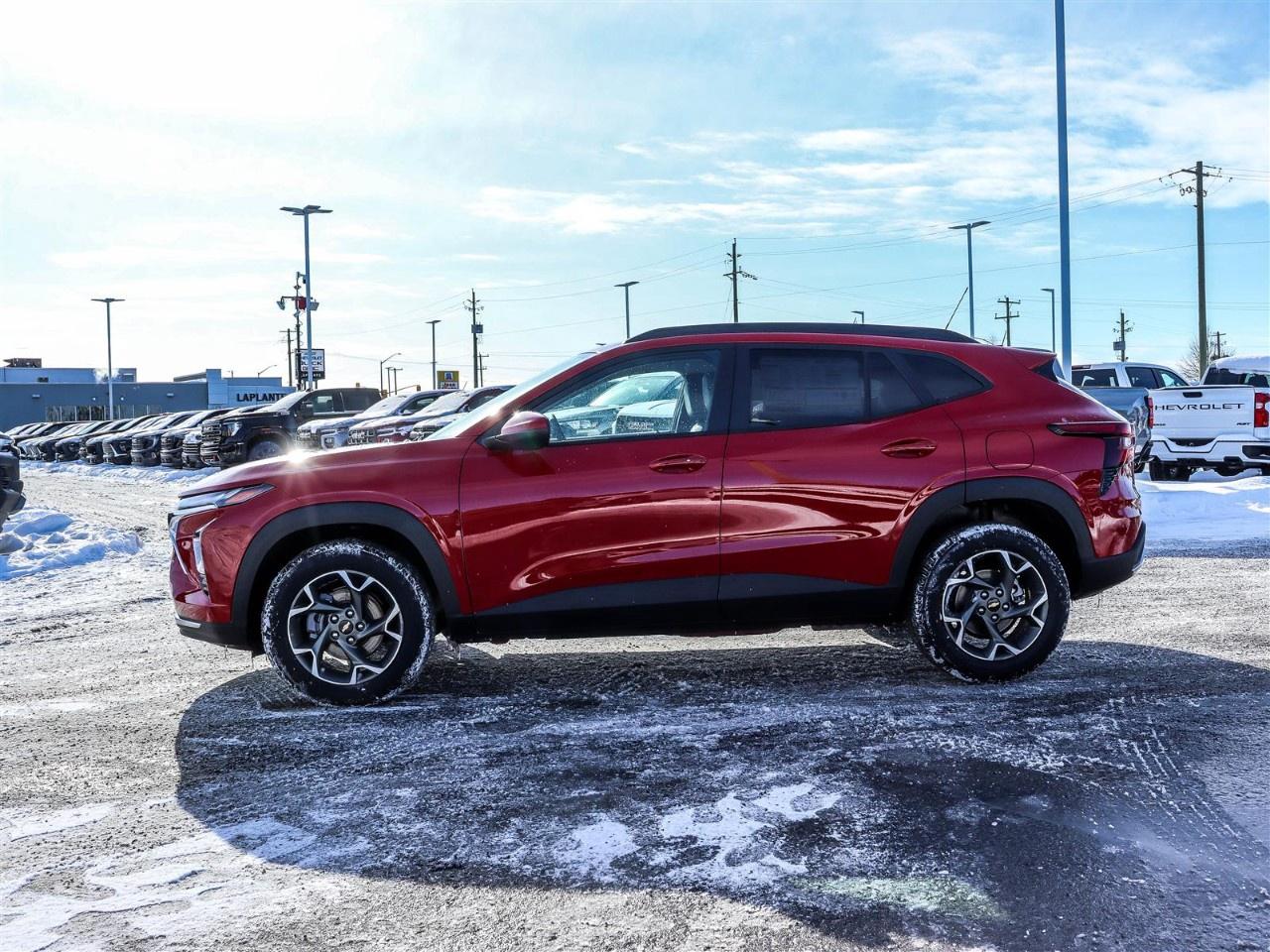 2026 Chevrolet Trax Fwd 4dr Lt Photo2
