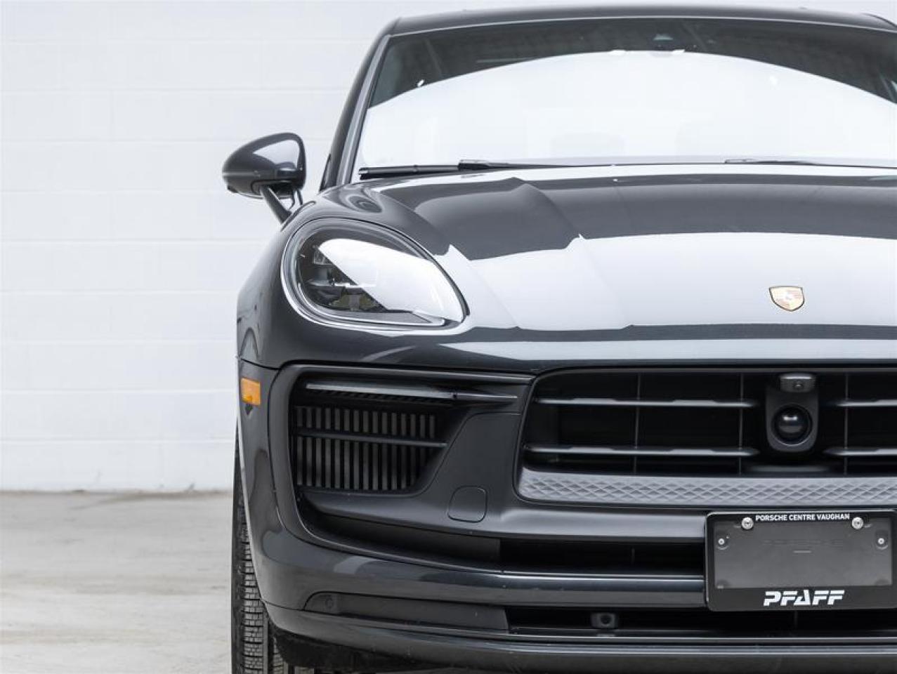 2023 Porsche Macan  Photo2