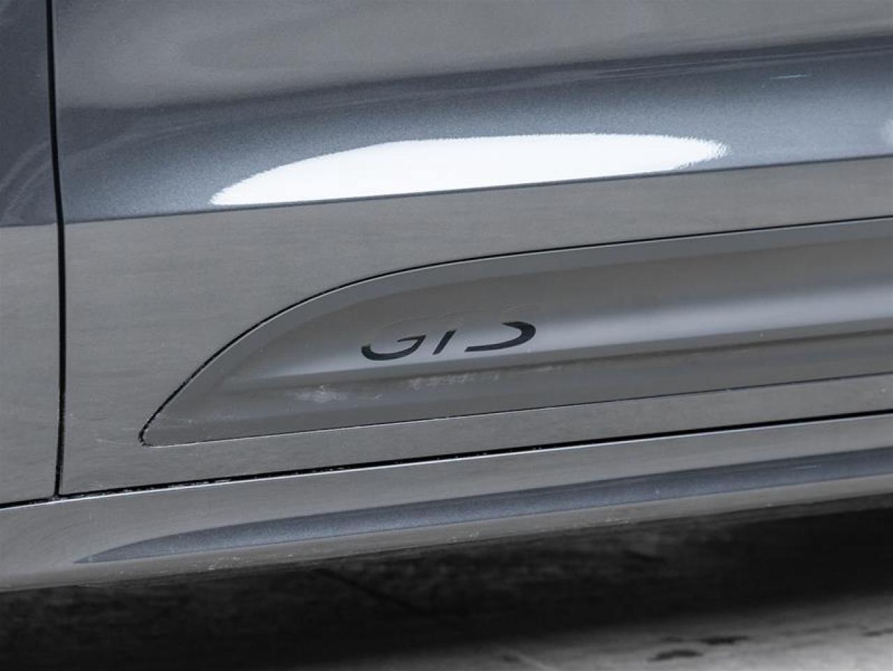 2023 Porsche Macan  Photo