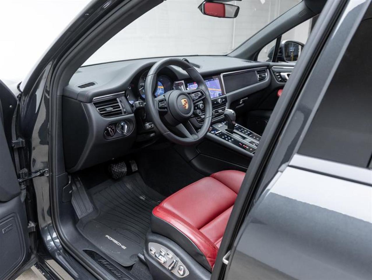 2023 Porsche Macan  Photo