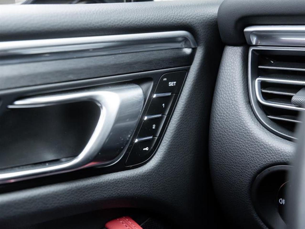 2023 Porsche Macan  Photo