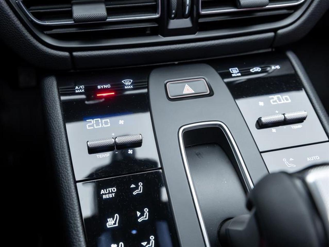 2023 Porsche Macan  Photo