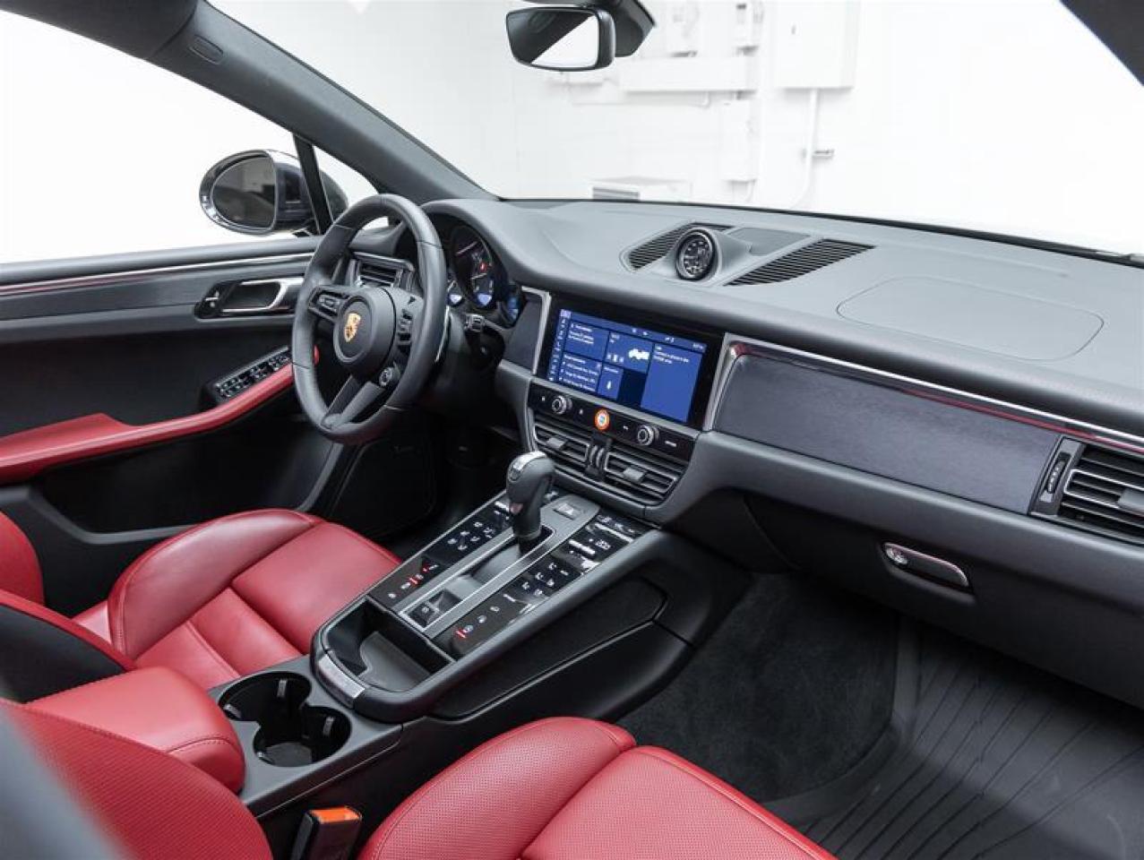 2023 Porsche Macan  Photo