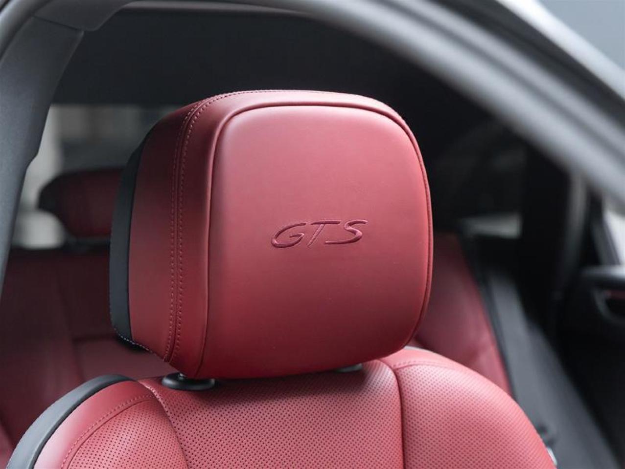 2023 Porsche Macan  Photo