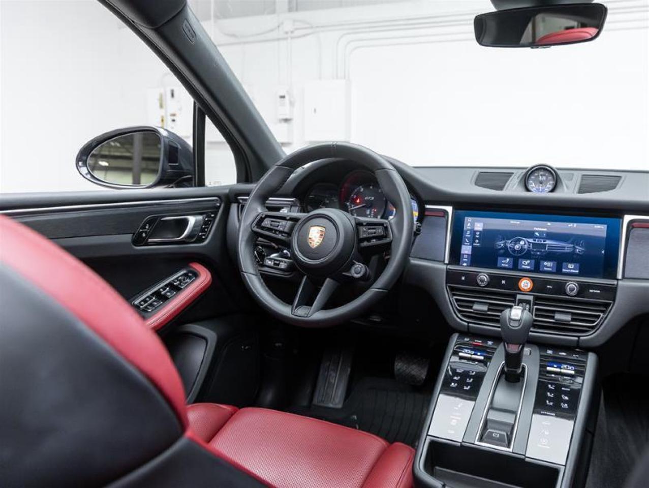 2023 Porsche Macan  Photo