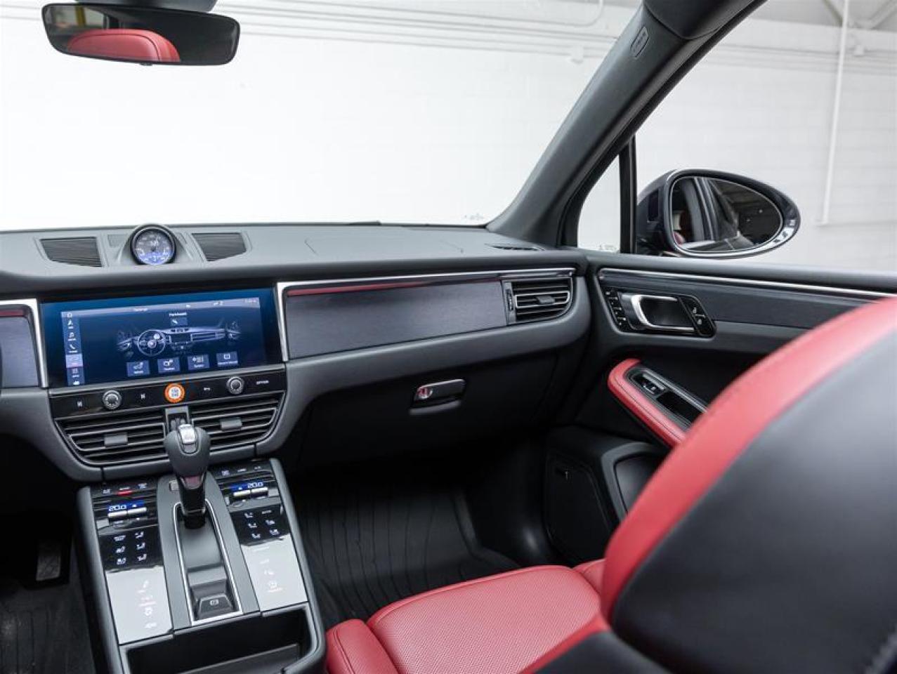 2023 Porsche Macan  Photo