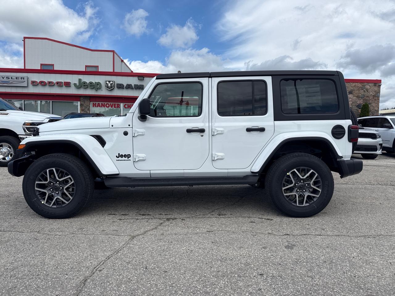 2025 Jeep Wrangler SAHARA 4DR 4X4 Photo2