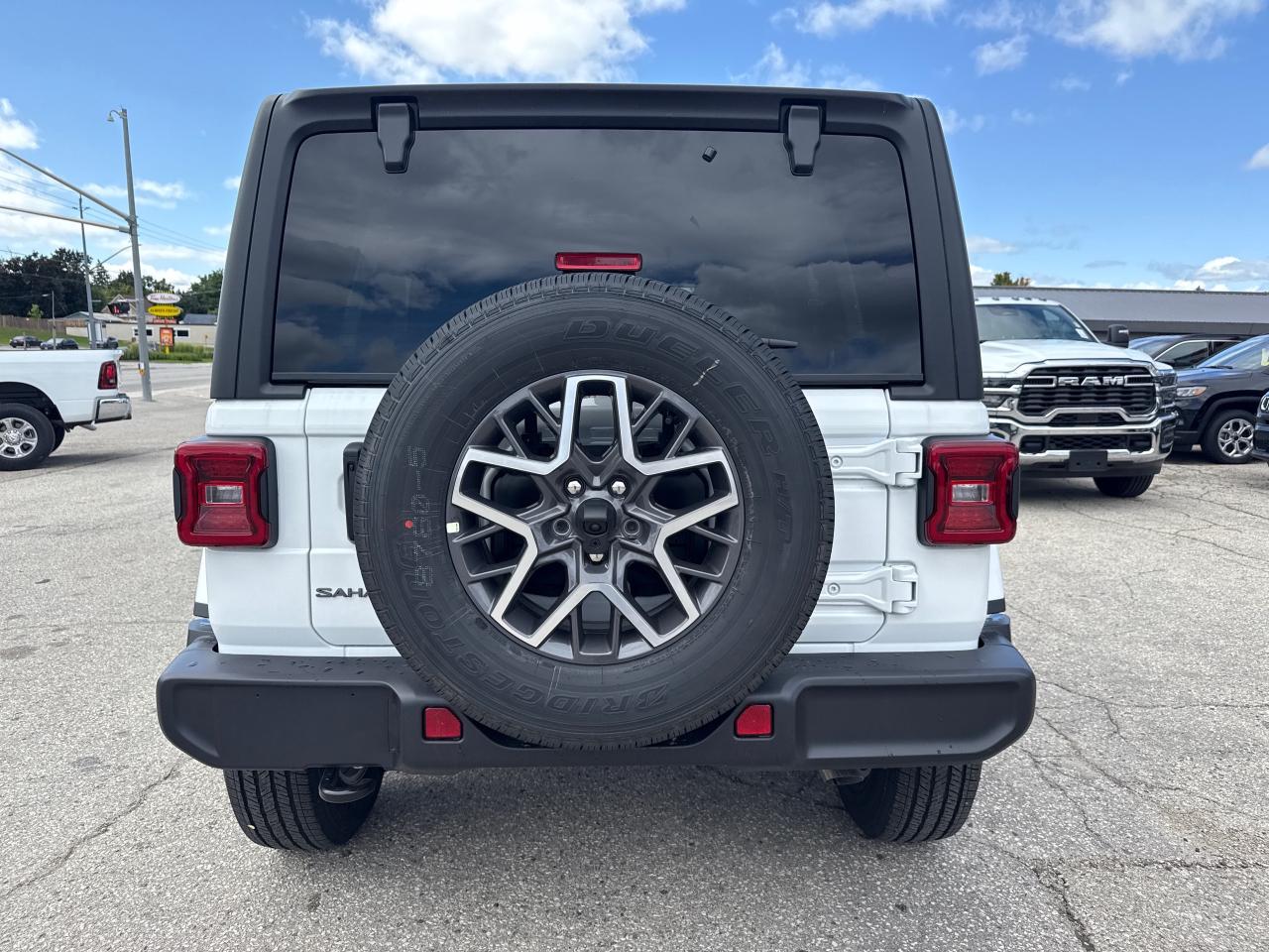 2025 Jeep Wrangler SAHARA 4DR 4X4 Photo4