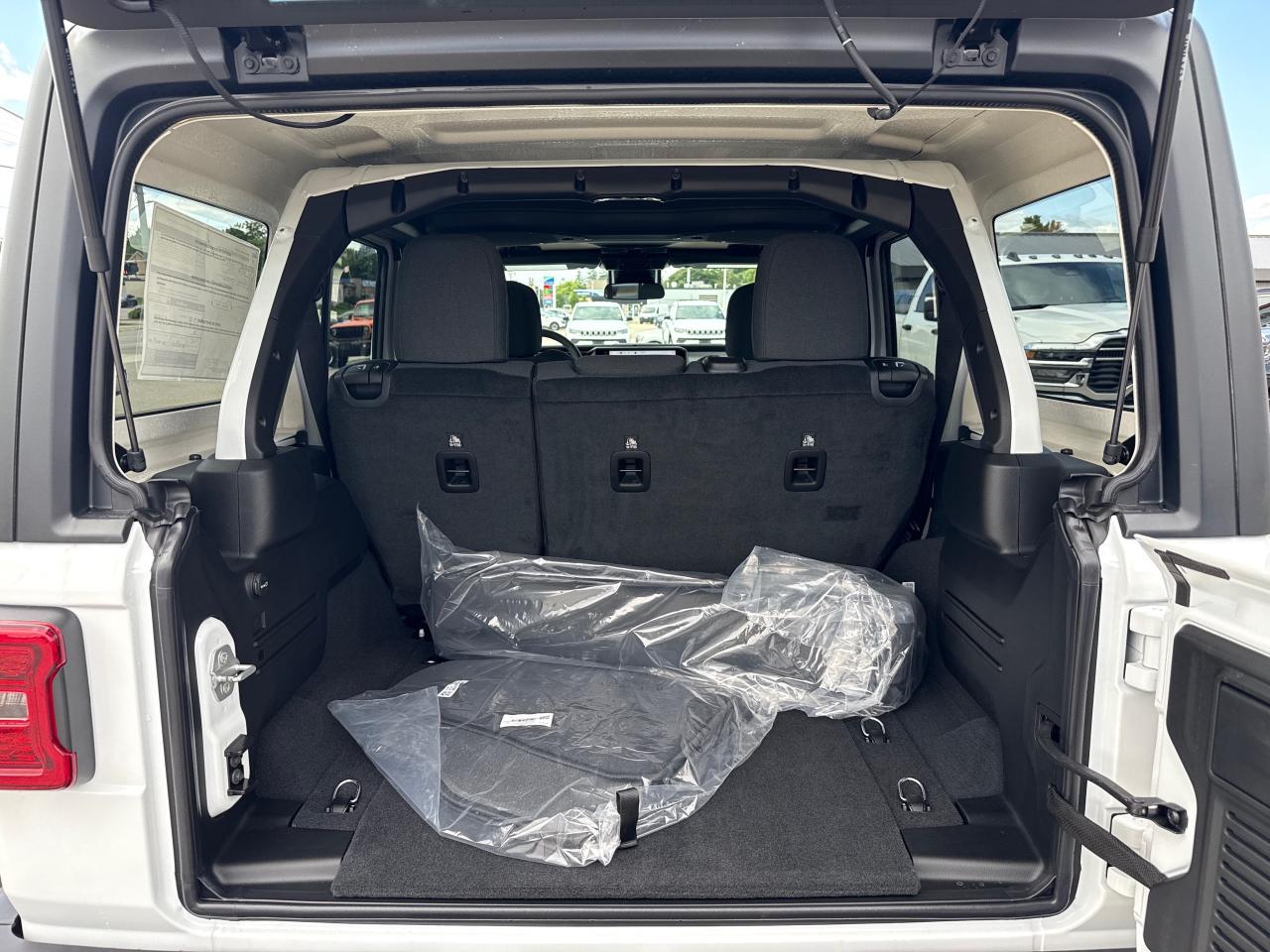 2025 Jeep Wrangler SAHARA 4DR 4X4 Photo