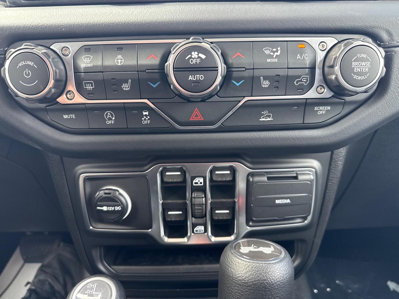 2025 Jeep Wrangler SAHARA 4DR 4X4 Photo