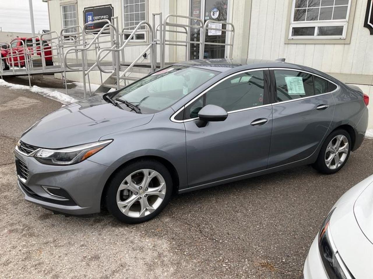 2018 Chevrolet Cruze Premier Photo2