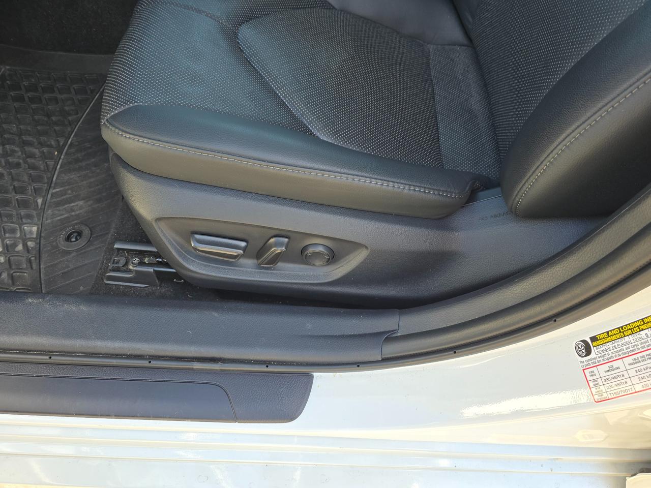 2024 Toyota Camry Hybrid XLE 4dr Sedan Photo