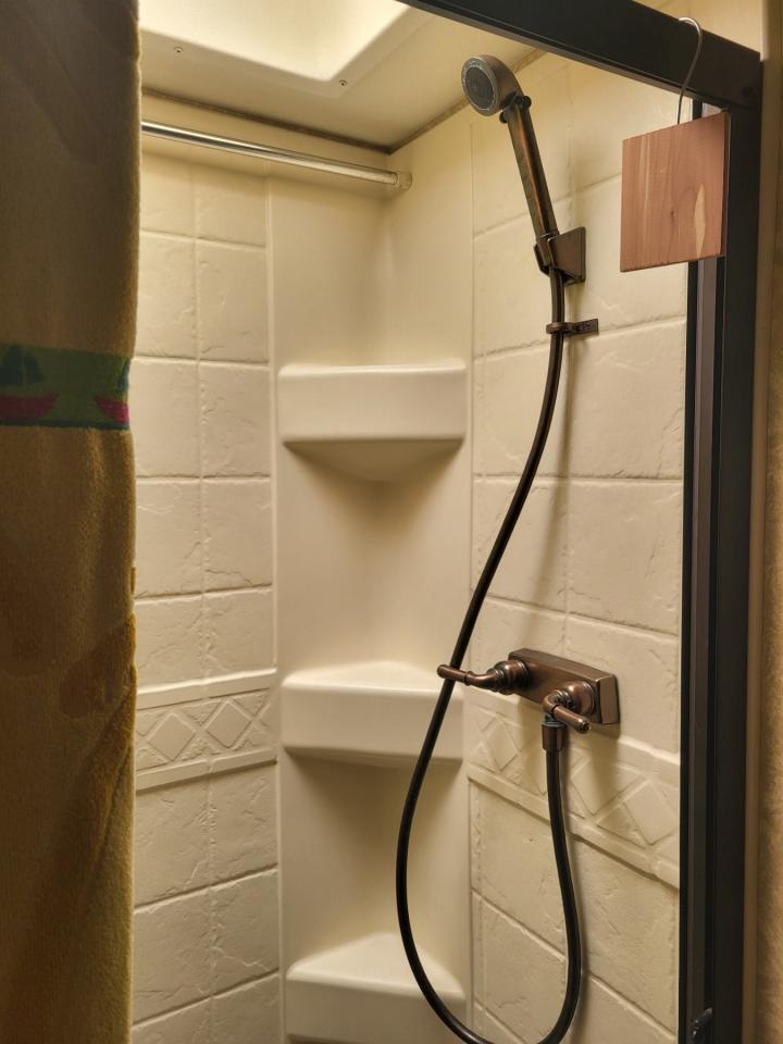 2009 Ford FOUR WINDS HURRICANE RV  Photo