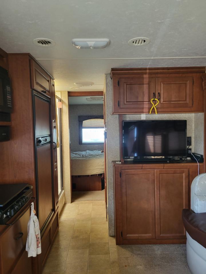 2009 Ford FOUR WINDS HURRICANE RV  Photo