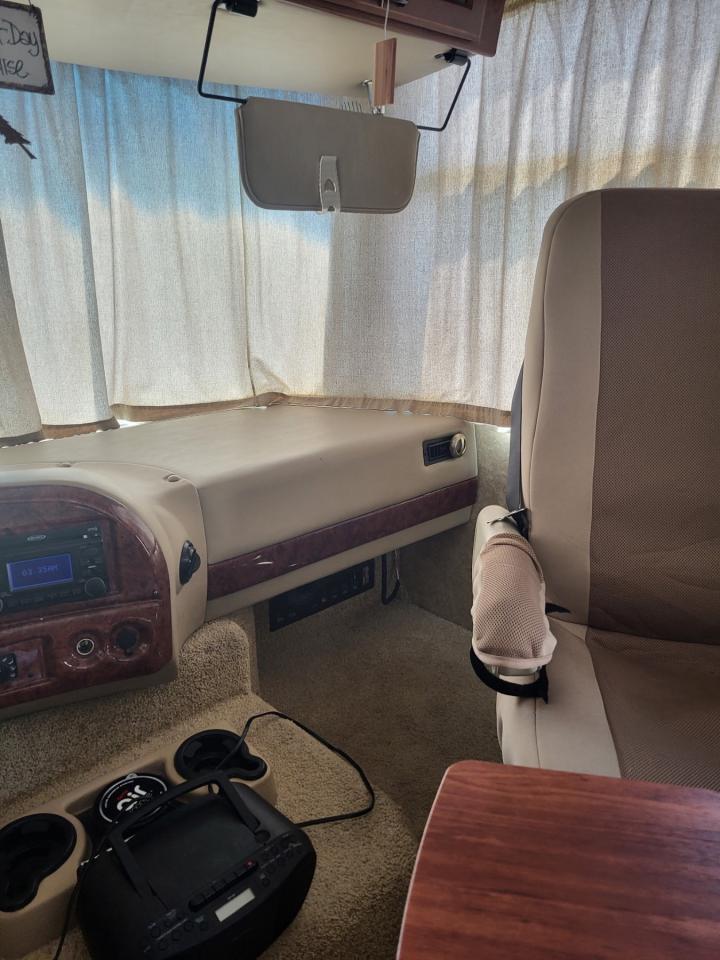 2009 Ford FOUR WINDS HURRICANE RV  Photo