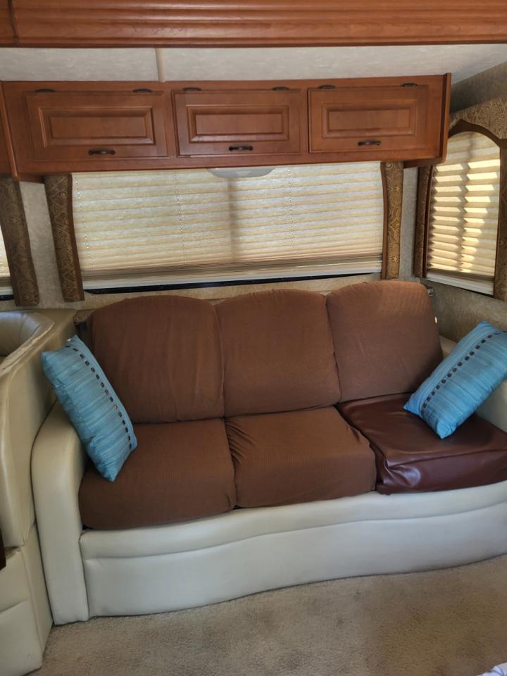 2009 Ford FOUR WINDS HURRICANE RV  Photo