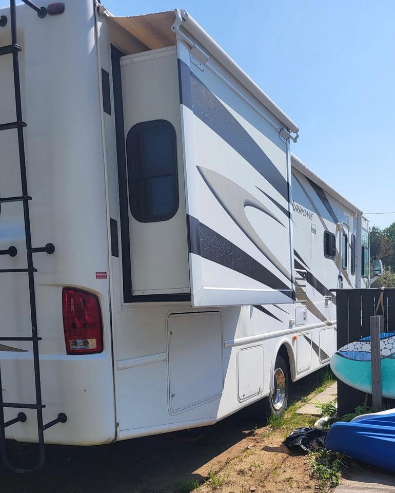 2009 Ford FOUR WINDS HURRICANE RV  Photo