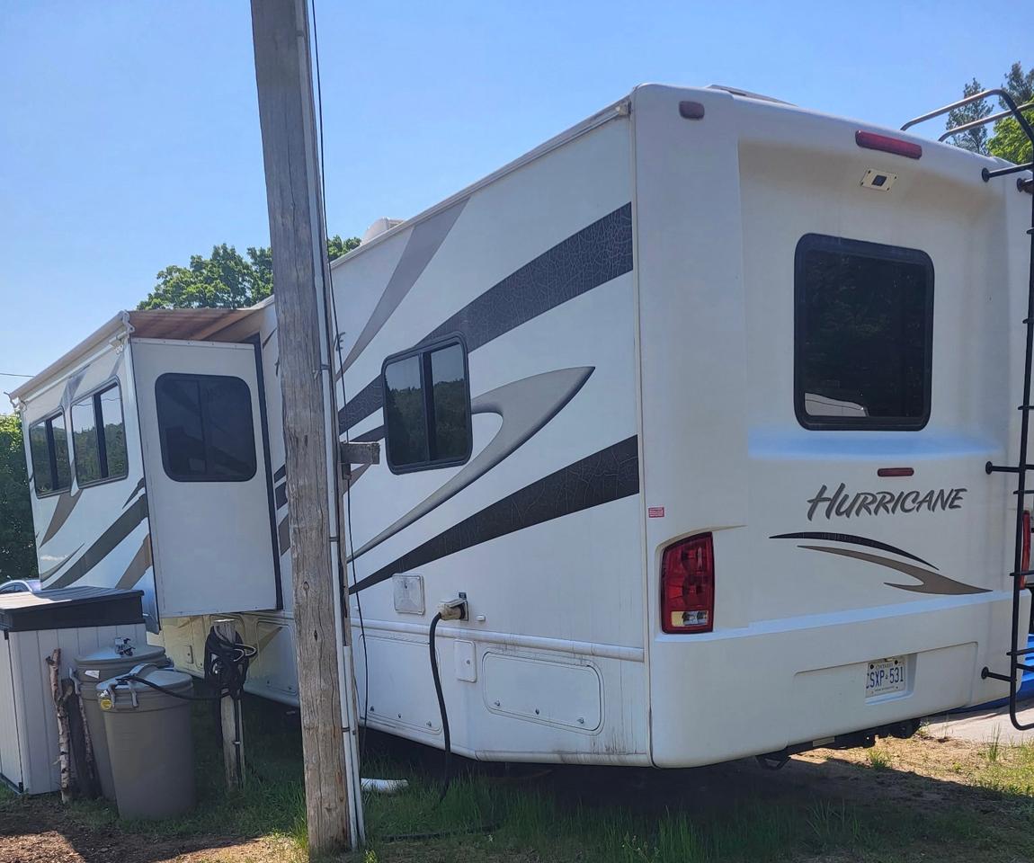 2009 Ford FOUR WINDS HURRICANE RV  Photo