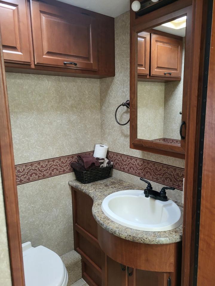2009 Ford FOUR WINDS HURRICANE RV  Photo