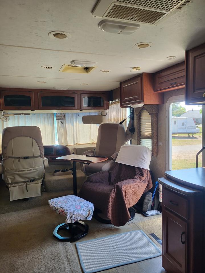 2009 Ford FOUR WINDS HURRICANE RV  Photo