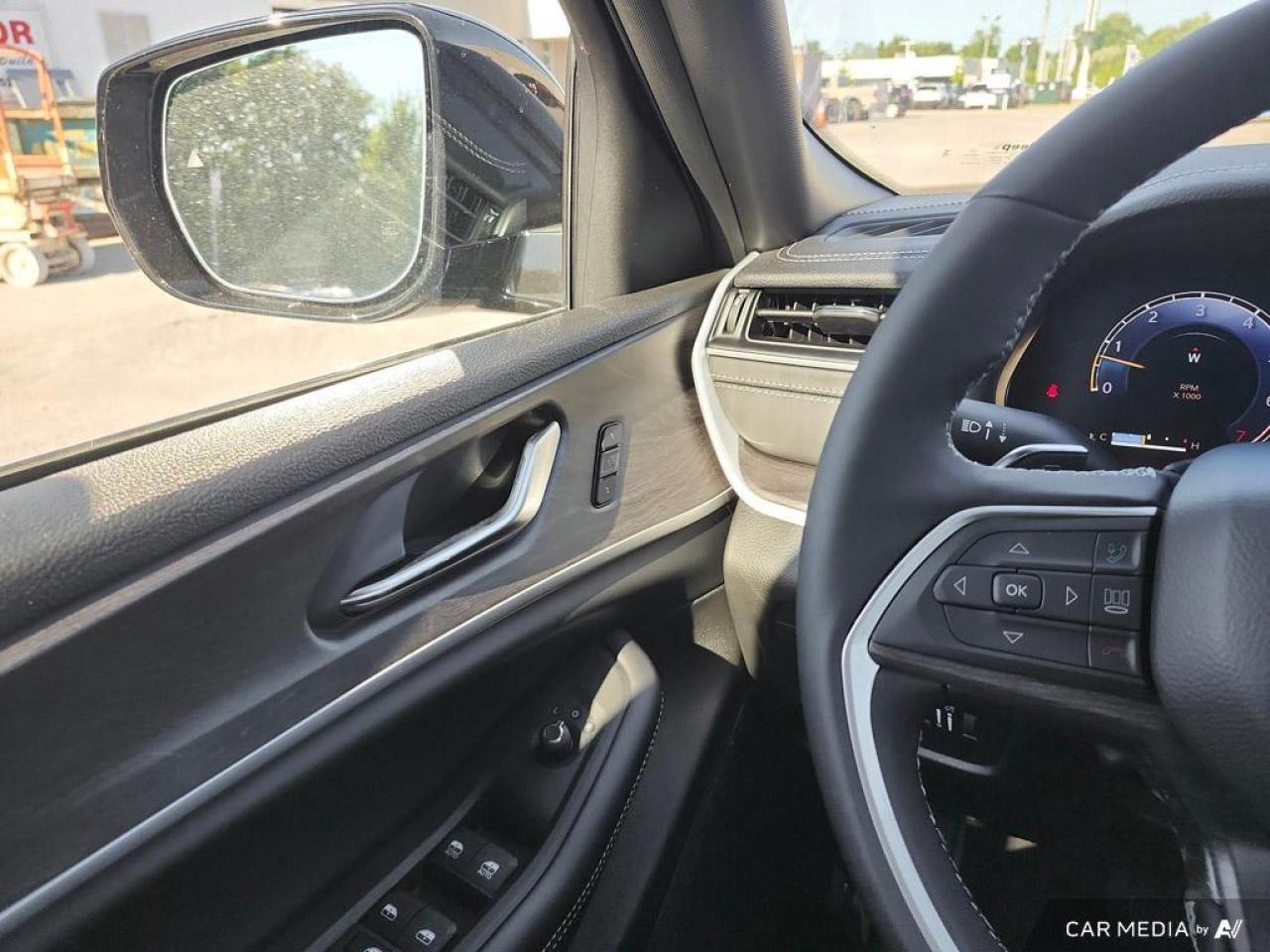 2025 Jeep Grand Cherokee L Limited 4dr 4x4 Photo