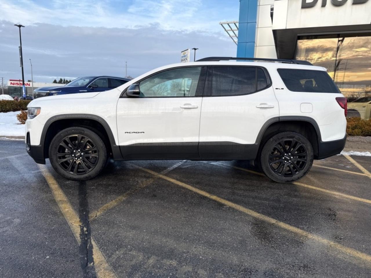 2023 GMC Acadia SLE AWD Photo3