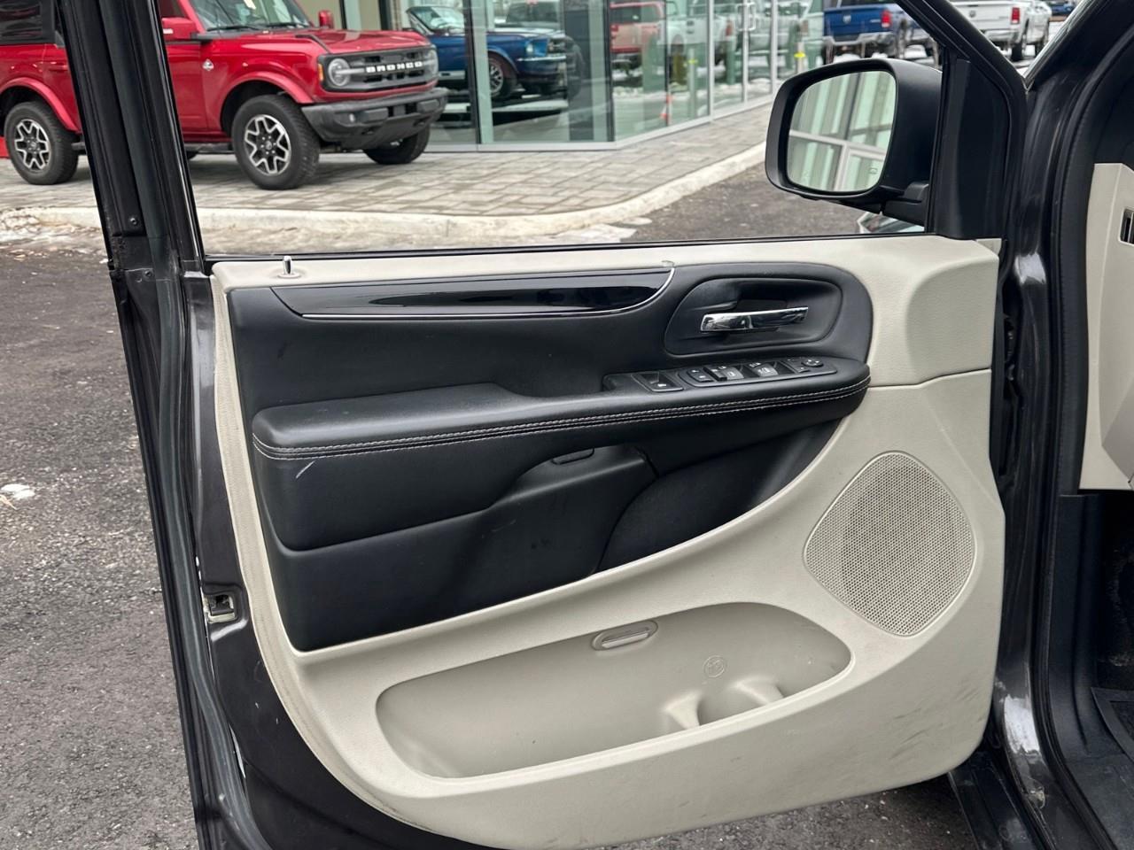 2017 Dodge Grand Caravan CVP/SXT Passenger Van Photo