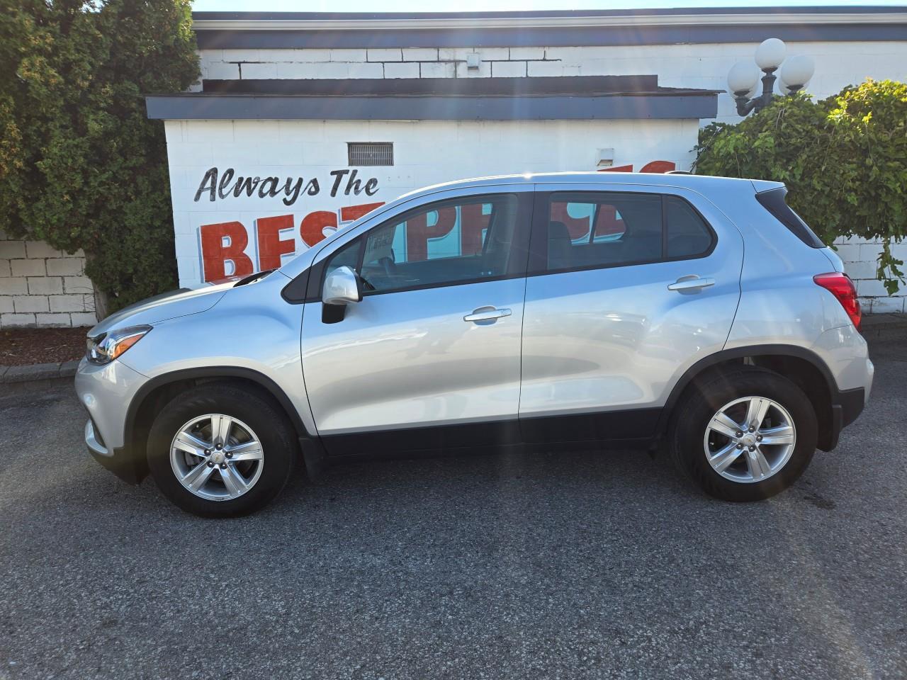 2021 Chevrolet Trax LS Front-Wheel Drive Photo4