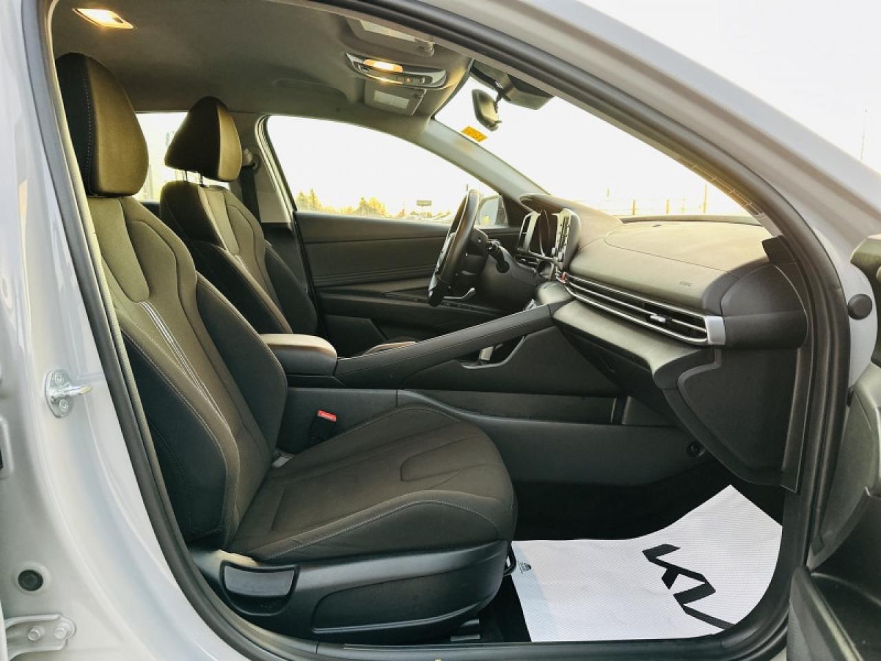 2023 Hyundai Elantra Preferred Photo