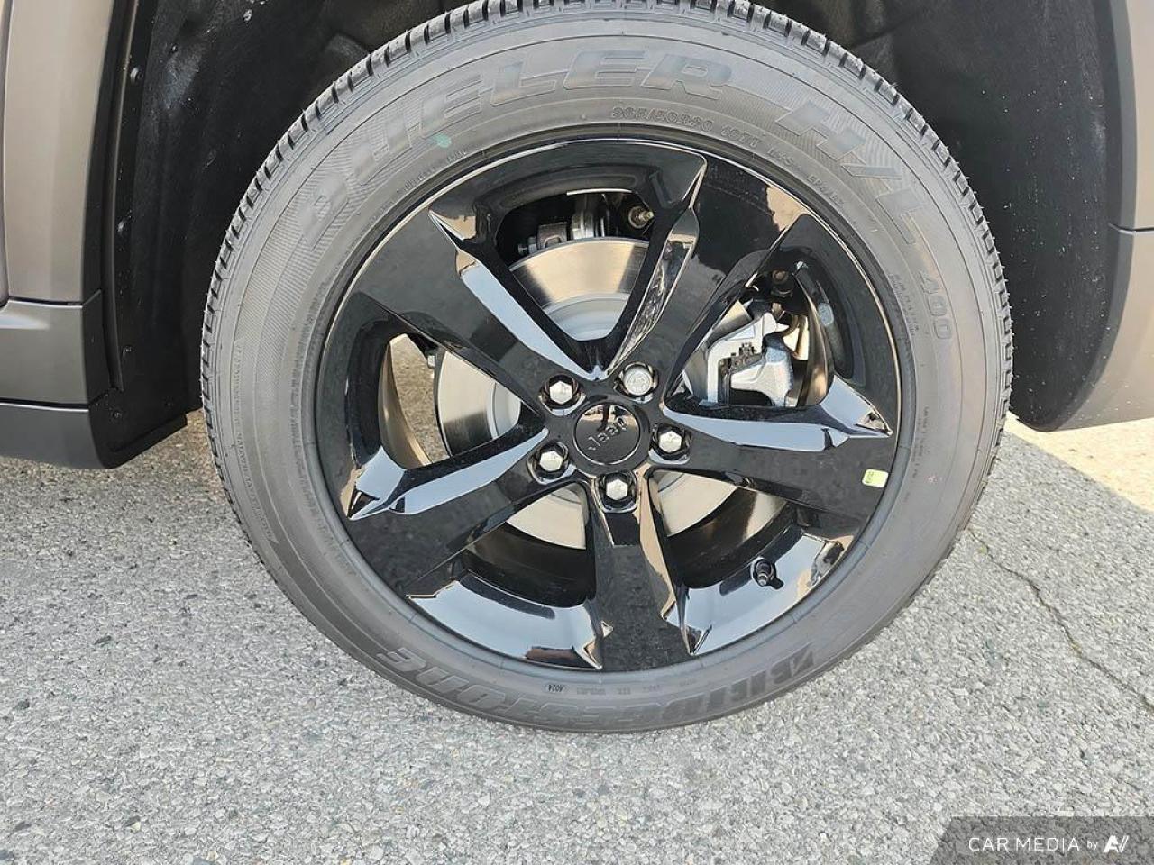 2025 Jeep Grand Cherokee L Laredo 4dr 4x4 Photo