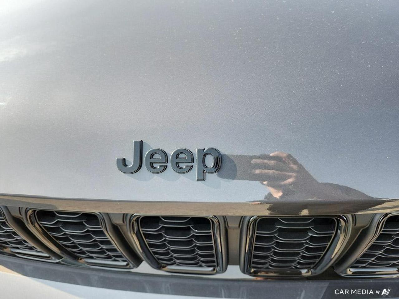 2025 Jeep Grand Cherokee L Laredo 4dr 4x4 Photo